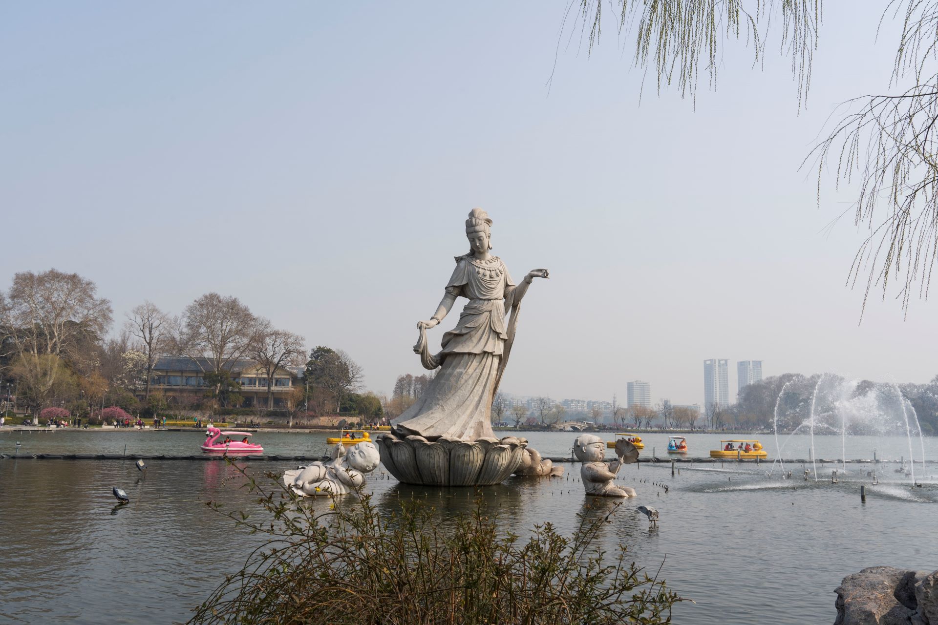 莲花仙子雕像